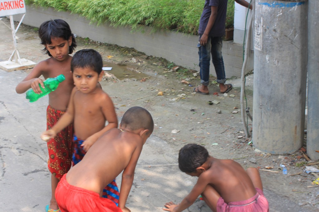 kids in Dhaka1